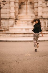 La danse orientale, une activité pour se libérer, s'émanciper par le mouvement avec confiance et détermination aux côtés d'Alina à Saint-Vit, Dole et les environs de Besançon.