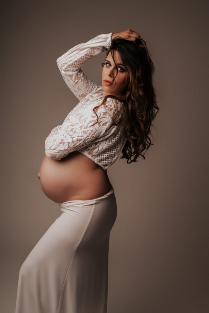 Danse prénatale pendant la grossesse avec Alina, mouvement doux et connexion au corps