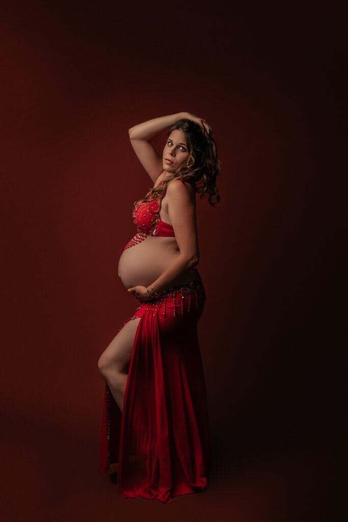 Atelier de danse prénatale orientale avec Alina, danseuse professionnelle, pour femmes enceintes à Saint-Vit près de Besançon
