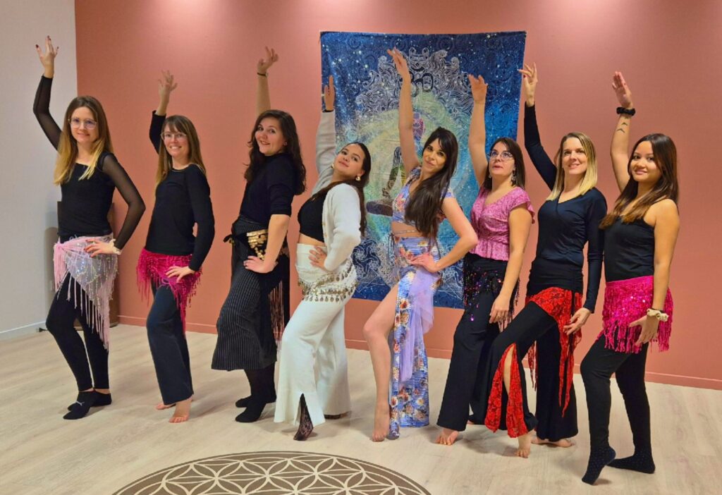 Stage et cours collectif de danse orientale accessibles à toutes, dans un cadre bienveillant et professionnel avec Alina