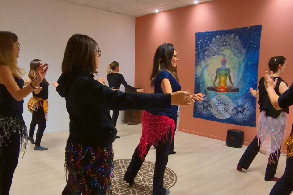 Atelier de danse orientale en groupe animé par Alina – association Almélina