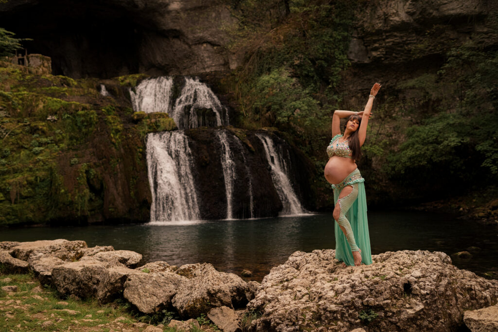 Alina danseuse orientale et prénatale en Franche-Comté, proche de Besançon