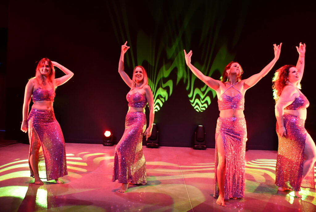 Photo du spectacle de danse orientale de la compagnie Almélina en Franche-Comté